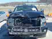 2015 Chevrolet Silverado 2500HD High Country z VIN 1GC1KXE87FF643392, wystawiony jako IAAI lot #41709949 z przebiegiem 102 017 mil mil oraz . Historia ofert i sprzedaży dostępna na DreamBid. Obrazek 12.