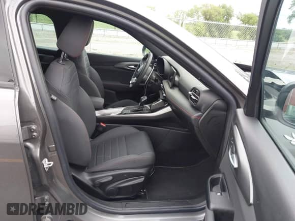 2024 Dodge Hornet R/T with VIN ZACPDFCWXR3A25038, listed as a IAAI auction lot 42852217 with 31,348 mi miles and . Bid and sale history available at DreamBid. Image 5.