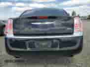 2013 Chrysler 300 C z VIN 2C3CCAKG8DH723511, wystawiony jako Copart lot #68979825 z przebiegiem 219 955 mil mil oraz Czysty tytuł • Clean title. Historia ofert i sprzedaży dostępna na DreamBid. Obrazek 6.