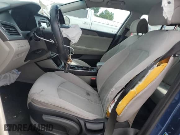 2016 Hyundai Sonata SE с VIN 5NPE24AF2GH352715, выставлен на аукционе Copart как лот 81946215 с пробегом 152 905 миль миль и Списание • Salvage title. История ставок и продаж доступна на DreamBid. Изображение 7.