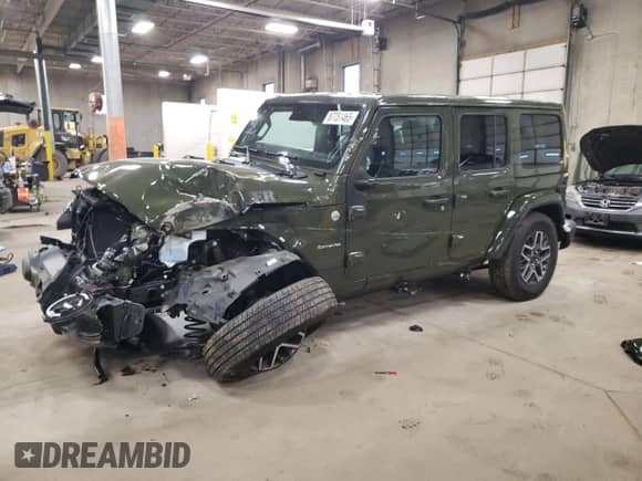 2024 Jeep Wrangler Sahara с VIN 1C4PJXEG3RW238140, выставлен на аукционе Copart как лот 87751465 с пробегом 4 939 миль миль и На запчасти • Non repairable. История ставок и продаж доступна на DreamBid. Изображение 1.