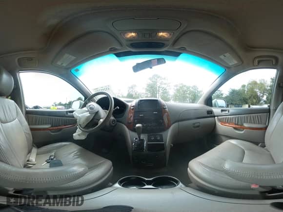 2010 Toyota Sienna XLE с VIN 5TDYK4CC3AS330112, выставлен на аукционе IAAI как лот 43295737 с пробегом 229 430 миль миль и . История ставок и продаж доступна на DreamBid. Изображение 19.