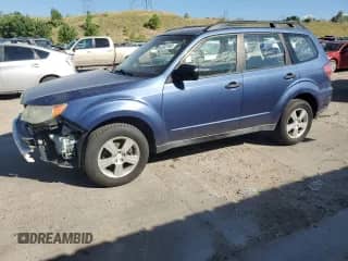 2011 Subaru Forester X z VIN JF2SHBBC0BG783532, wystawiony jako Copart lot #63352195 z przebiegiem 89 690 mil mil oraz Szkoda całkowita • Salvage title. Historia ofert i sprzedaży dostępna na DreamBid. Obrazek 1.