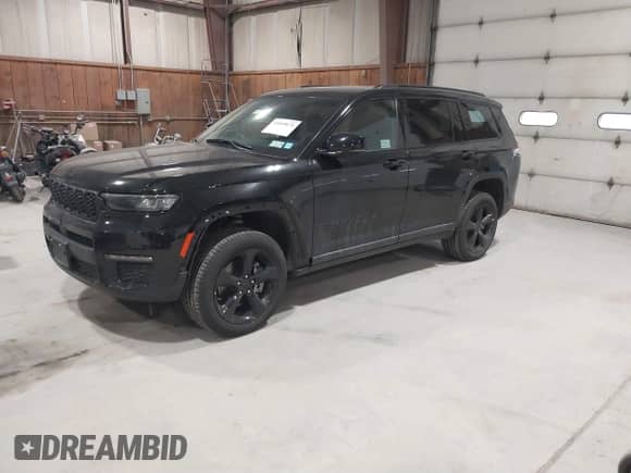 2025 Jeep Grand Cherokee Limited with VIN 1C4RJKBG2S8632657, listed as a IAAI auction lot 41669674 with 1,582 mi miles and . Bid and sale history available at DreamBid. Image 20.