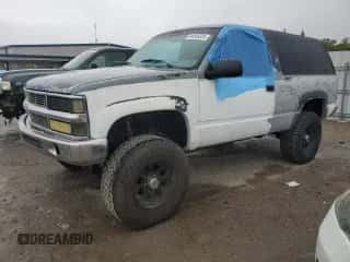 1992 Chevrolet Blazer с VIN 1GNEK18K2NJ331196, выставлен на аукционе Copart как лот 84045025 с пробегом 208 496 миль миль и Списание • Salvage title. История ставок и продаж доступна на DreamBid. Изображение 1.