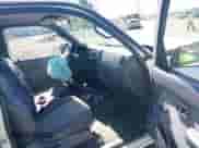 1999 Toyota Tacoma z VIN 4TAWN72N4XZ462124, wystawiony jako IAAI lot #42724794 z przebiegiem 279 583 mil mil oraz . Historia ofert i sprzedaży dostępna na DreamBid. Obrazek 5.