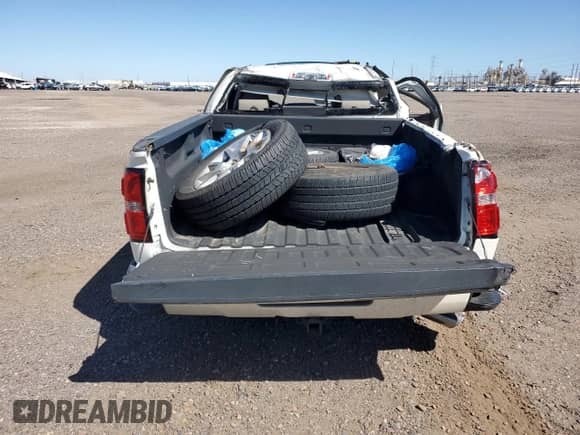 2015 GMC Sierra 1500 Denali z VIN 3GTU2WEC1FG320062, wystawiony jako Copart lot #81668345 z przebiegiem 132 850 mil mil oraz Szkoda całkowita • Salvage title. Historia ofert i sprzedaży dostępna na DreamBid. Obrazek 6.