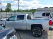2017 Chevrolet Silverado 1500 LT z VIN 3GCUKREC0HG510634, wystawiony jako IAAI lot #43059709 z przebiegiem 113 400 mil mil oraz . Historia ofert i sprzedaży dostępna na DreamBid. Obrazek 14.