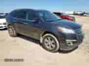 2017 Chevrolet Traverse LT z VIN 1GNKRHKD9HJ222661, wystawiony jako Copart lot #70209835 z przebiegiem 126 847 mil mil oraz Szkoda całkowita • Salvage title. Historia ofert i sprzedaży dostępna na DreamBid. Obrazek 4.