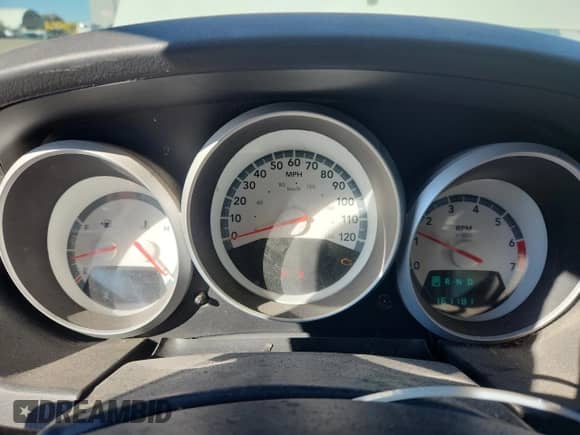 2010 Dodge Grand Caravan SE z VIN 2D4RN4DE4AR343216, wystawiony jako Copart lot #85478925 z przebiegiem 161 181 mil mil oraz Czysty tytuł • Clean title. Historia ofert i sprzedaży dostępna na DreamBid. Obrazek 9.