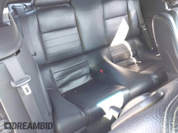 2012 Ford Mustang V6 с VIN 1ZVBP8EM6C5255710, выставлен на аукционе IAAI как лот 43094136 с пробегом 180 229 миль миль и . История ставок и продаж доступна на DreamBid. Изображение 8.