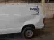 2004 Ford Econoline Cargo z VIN 1FTSE34L44HA97405, wystawiony jako IAAI lot #43077329 z przebiegiem 250 696 mil mil oraz . Historia ofert i sprzedaży dostępna na DreamBid. Obrazek 6.