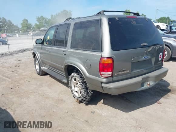 2000 Ford Explorer with VIN 1FMZU75E6YZB71590, listed as a IAAI auction lot 42757239 with 122,876 mi miles and . Bid and sale history available at DreamBid. Image 3.