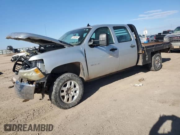2011 Chevrolet Silverado 3500 z VIN 1GB4KZCG4BF213269, wystawiony jako Copart lot #81902364 z przebiegiem 248 408 mil mil oraz Szkoda całkowita • Salvage title. Historia ofert i sprzedaży dostępna na DreamBid. Obrazek 1.