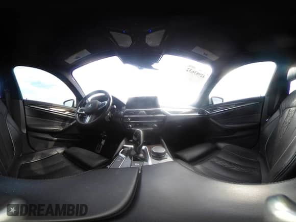 2018 BMW 5 Series 540i xDrive с VIN WBAJE7C57JWD53128, выставлен на аукционе IAAI как лот 42983632 с пробегом 95 644 миль миль и . История ставок и продаж доступна на DreamBid. Изображение 18.