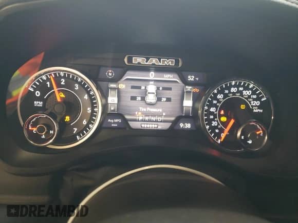 2019 Ram 1500 Laramie z VIN 1C6SRFDT5KN871267, wystawiony jako Copart lot #49915375 z przebiegiem 124 351 mil mil oraz Szkoda całkowita • Salvage title. Historia ofert i sprzedaży dostępna na DreamBid. Obrazek 9.