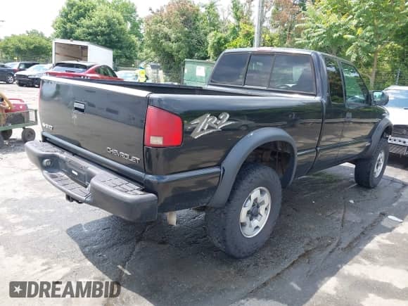 2002 Chevrolet S-10 LS с VIN 1GCCT19W428208226, выставлен на аукционе IAAI как лот 42268818 с пробегом 198 847 миль миль и . История ставок и продаж доступна на DreamBid. Изображение 4.