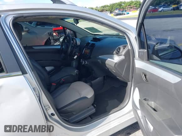 2013 Chevrolet Spark LT с VIN KL8CF6S99DC506305, выставлен на аукционе IAAI как лот 42552511 с пробегом 122 001 миль миль и . История ставок и продаж доступна на DreamBid. Изображение 5.