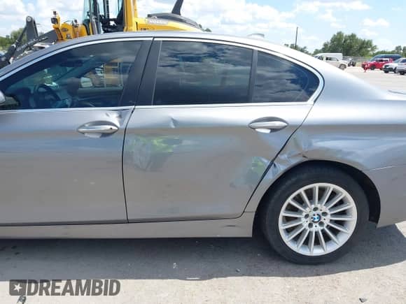 2012 BMW 5 Series 535i xDrive с VIN WBAFU7C51CDU59532, выставлен на аукционе IAAI как лот 42966022 с пробегом 142 128 миль миль и . История ставок и продаж доступна на DreamBid. Изображение 17.