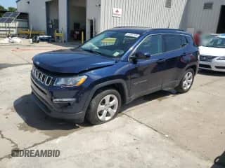 2021 Jeep Compass Latitude z VIN 3C4NJCBB8MT509295, wystawiony jako Copart lot #61802105 z przebiegiem Nie podano mil oraz Szkoda całkowita • Salvage title. Historia ofert i sprzedaży dostępna na DreamBid. Obrazek 1.