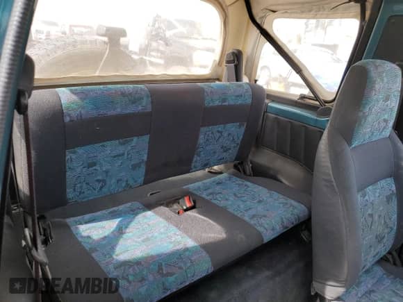 1996 Chevrolet Tracker с VIN 2CNBJ1869T6903615, выставлен на аукционе Copart как лот 49690055 с пробегом 144 821 миль миль и Списание • Salvage title. История ставок и продаж доступна на DreamBid. Изображение 10.