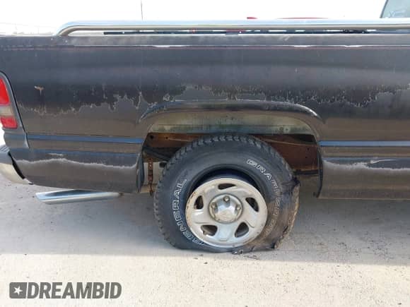 1994 Dodge 1500 z VIN 1B7HC16YXRS520611, wystawiony jako IAAI lot #42764906 z przebiegiem 181 142 mil mil oraz . Historia ofert i sprzedaży dostępna na DreamBid. Obrazek 6.