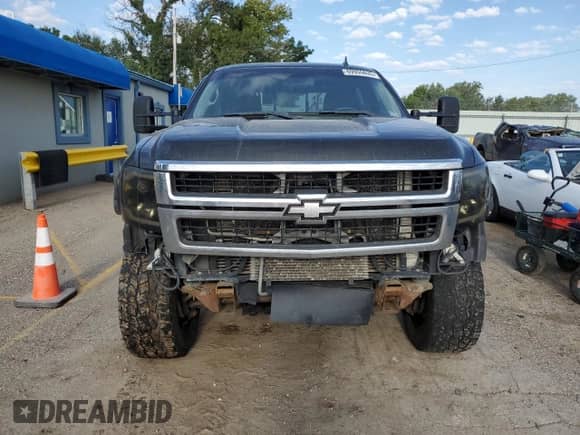 2013 Chevrolet Silverado 2500HD LT z VIN 1GC1KXC81DF145768, wystawiony jako Copart lot #69955635 z przebiegiem 201 623 mil mil oraz Szkoda całkowita • Salvage title. Historia ofert i sprzedaży dostępna na DreamBid. Obrazek 5.