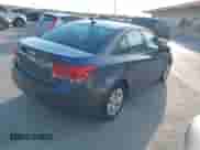 2013 Chevrolet Cruze LS z VIN 1G1PA5SH4D7178608, wystawiony jako IAAI lot #43402402 z przebiegiem 98 357 mil mil oraz . Historia ofert i sprzedaży dostępna na DreamBid. Obrazek 4.