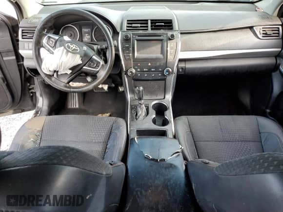 2015 Toyota Camry SE z VIN 4T1BF1FK5FU923948, wystawiony jako Copart lot #82100065 z przebiegiem 224 274 mil mil oraz Nie do naprawy • Non repairable. Historia ofert i sprzedaży dostępna na DreamBid. Obrazek 8.