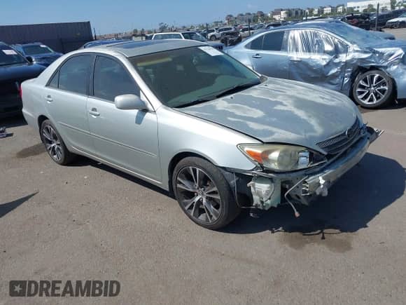 2002 Toyota Camry XLE with VIN JTDBF30K220003205, listed as a IAAI auction lot 43326504 with 180,560 mi miles and . Bid and sale history available at DreamBid. Image 1.