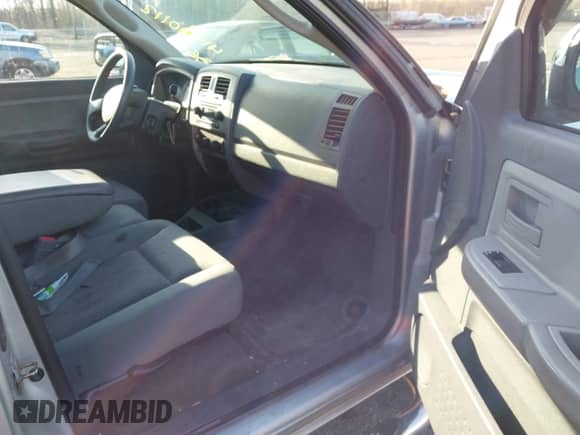 2007 Dodge Dakota SLT with VIN 1D7HW42K47S118502, listed as a IAAI auction lot 41940112 with 131,292 mi miles and . Bid and sale history available at DreamBid. Image 5.