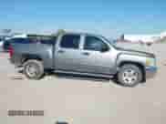 2012 Chevrolet Silverado 1500 LS z VIN 3GCPCREA2CG304751, wystawiony jako IAAI lot #43454086 z przebiegiem 201 223 mil mil oraz . Historia ofert i sprzedaży dostępna na DreamBid. Obrazek 13.