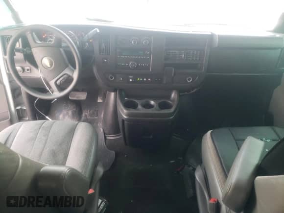 2019 Chevrolet Express Passenger LT z VIN 1GAZGPFP0K1179663, wystawiony jako Copart lot #81549274 z przebiegiem 153 248 mil mil oraz Szkoda całkowita • Salvage title. Historia ofert i sprzedaży dostępna na DreamBid. Obrazek 8.