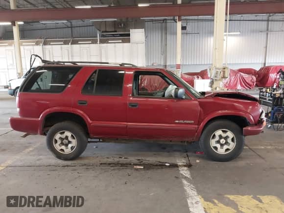 2002 Chevrolet Blazer LS z VIN 1GNDT13W22K104793, wystawiony jako IAAI lot #43101241 z przebiegiem 187 686 mil mil oraz . Historia ofert i sprzedaży dostępna na DreamBid. Obrazek 13.