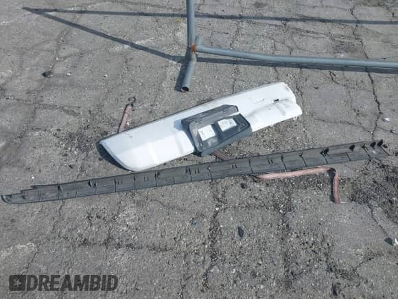 2018 Toyota Tacoma SR5 с VIN 3TMBZ5DN7JM016650, выставлен на аукционе IAAI как лот 41903835 с пробегом 105 123 миль миль и . История ставок и продаж доступна на DreamBid. Изображение 12.
