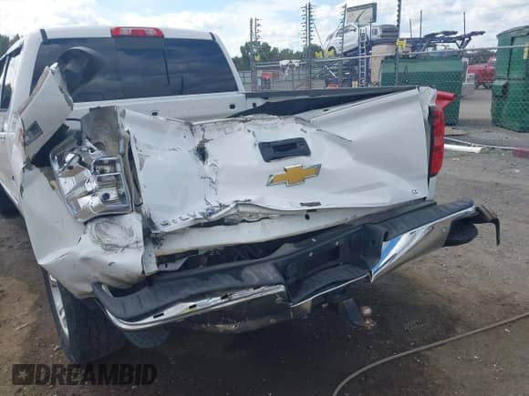 2015 Chevrolet Silverado 1500 LT with VIN 3GCUKREC0FG221640, listed as a IAAI auction lot 43388706 with 319,947 mi miles and . Bid and sale history available at DreamBid. Image 18.