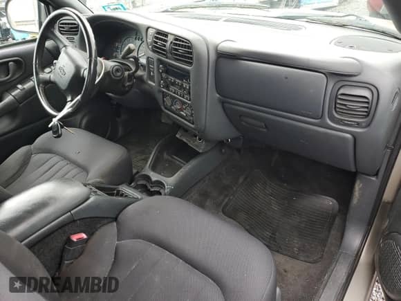 2003 Chevrolet S-10 LS с VIN 1GCDT19X738273702, выставлен на аукционе Copart как лот 53131475 с пробегом 77 843 миль миль и Чистый • Clean title. История ставок и продаж доступна на DreamBid. Изображение 8.