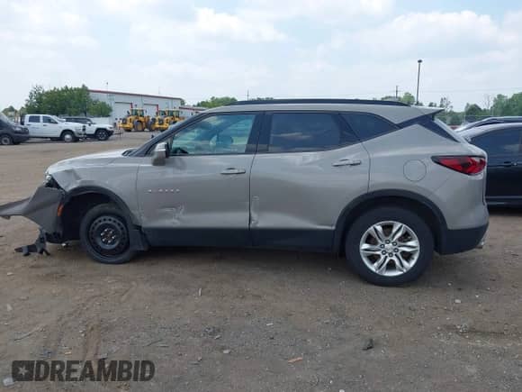 2021 Chevrolet Blazer LT z VIN 3GNKBCRS1MS506581, wystawiony jako IAAI lot #42786713 z przebiegiem 135 432 mil mil oraz . Historia ofert i sprzedaży dostępna na DreamBid. Obrazek 14.