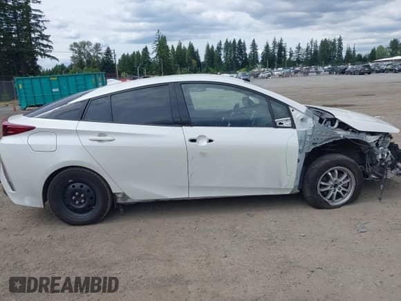 2018 Toyota Prius Plus z VIN JTDKARFP2J3078424, wystawiony jako IAAI lot #42532918 z przebiegiem 93 465 mil mil oraz . Historia ofert i sprzedaży dostępna na DreamBid. Obrazek 14.