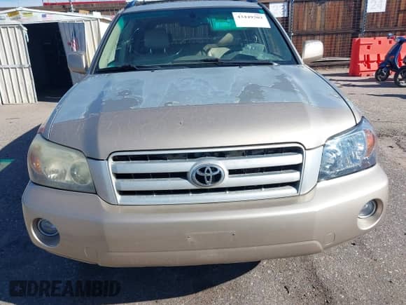 2005 Toyota Highlander with VIN JTEEP21AX50131797, listed as a IAAI auction lot 43449302 with 230,185 mi miles and . Bid and sale history available at DreamBid. Image 6.