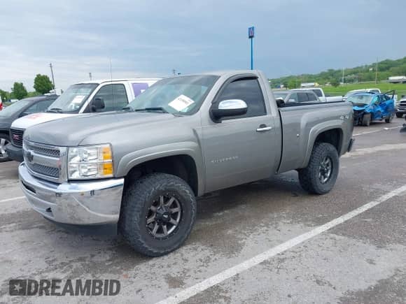 2012 Chevrolet Silverado 1500 Work Truck с VIN 1GCNKPEX0CZ161673, выставлен на аукционе IAAI как лот 42158901 с пробегом 103 319 миль миль и . История ставок и продаж доступна на DreamBid. Изображение 18.