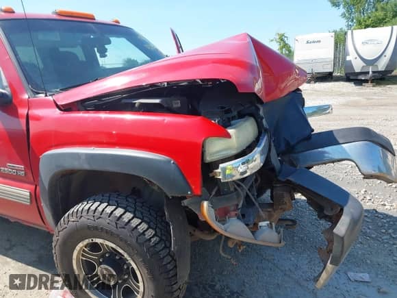 2002 Chevrolet Silverado 2500HD LT с VIN 1GCHK29112E303783, выставлен на аукционе IAAI как лот 42798214 с пробегом Не указан миль и . История ставок и продаж доступна на DreamBid. Изображение 14.