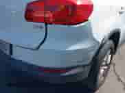 2017 Volkswagen Tiguan S with VIN WVGAV7AX9HK011875, listed as a IAAI auction lot 43359363 with 91,517 mi miles and . Bid and sale history available at DreamBid. Image 14.