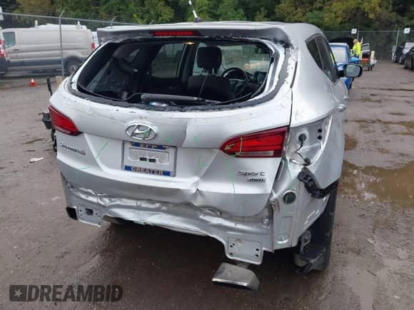 2018 Hyundai Santa Fe 2.4L с VIN 5XYZTDLB0JG533030, выставлен на аукционе IAAI как лот 43434007 с пробегом 124 135 миль миль и . История ставок и продаж доступна на DreamBid. Изображение 18.