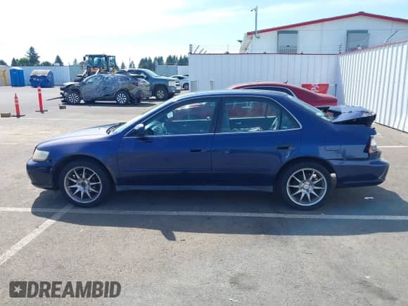 2001 Honda Accord LX with VIN 1HGCG56431A138063, listed as a IAAI auction lot 42196941 with 325,924 mi miles and . Bid and sale history available at DreamBid. Image 14.