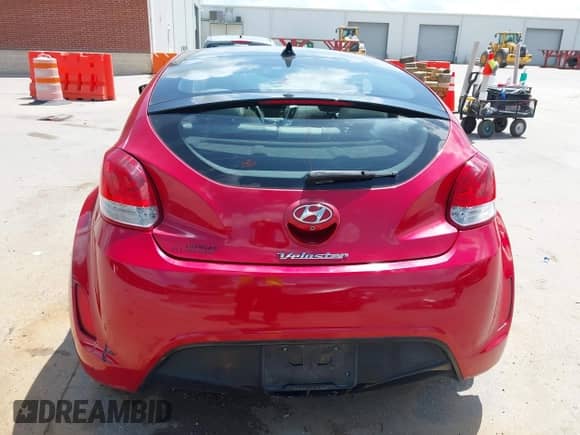 2014 Hyundai Veloster с VIN KMHTC6AD7EU189136, выставлен на аукционе IAAI как лот 42567617 с пробегом 137 688 миль миль и . История ставок и продаж доступна на DreamBid. Изображение 16.