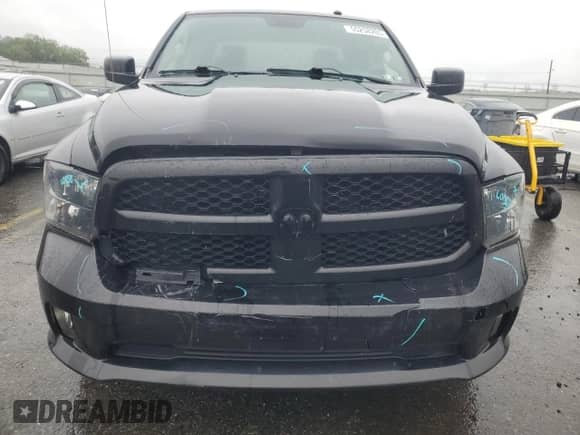 2018 Ram 1500 Tradesman z VIN 3C6RR7KT8JG122977, wystawiony jako Copart lot #55258285 z przebiegiem 94 877 mil mil oraz Szkoda całkowita • Salvage title. Historia ofert i sprzedaży dostępna na DreamBid. Obrazek 5.