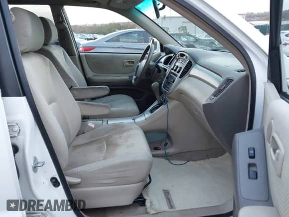 2004 Toyota Highlander with VIN JTEDP21A040019861, listed as a IAAI auction lot 43523119 with 164,883 mi miles and . Bid and sale history available at DreamBid. Image 5.