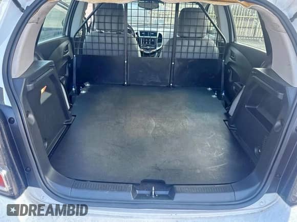 2018 Chevrolet Sonic LT z VIN 1G1JG6SH9J4110845, wystawiony jako Copart lot #82162555 z przebiegiem 137 730 mil mil oraz Czysty tytuł • Clean title. Historia ofert i sprzedaży dostępna na DreamBid. Obrazek 11.