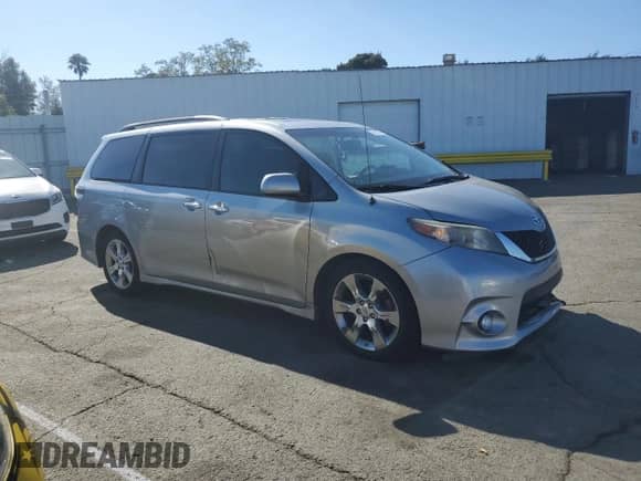 2014 Toyota Sienna SE with VIN 5TDXK3DC5ES418119, listed as a Copart auction lot 70915875 with 115,073 mi miles and Salvage title. Bid and sale history available at DreamBid. Image 4.